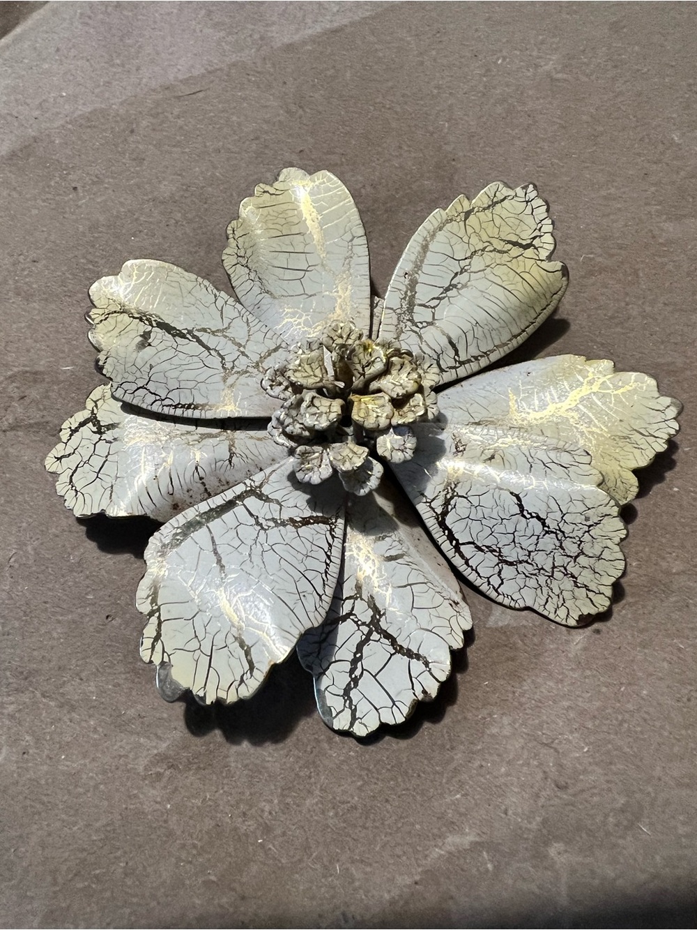 Vintage 1960s enamel and gold tone metal floral brooch cream and gold crackle.